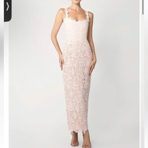 Chic Lace Midi Dress in Cream